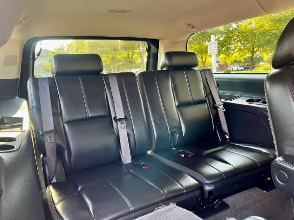 2011 Chevy Suburban Z71 4X4 - $10,995