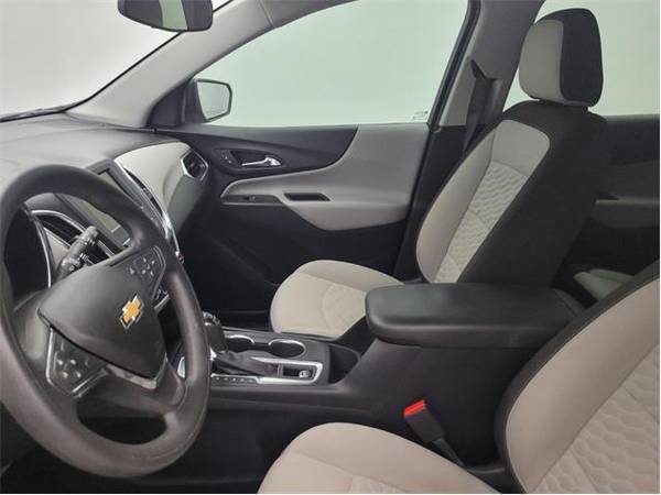 2019 Chevrolet Equinox LS - SUV (Chevrolet Equinox Silver)