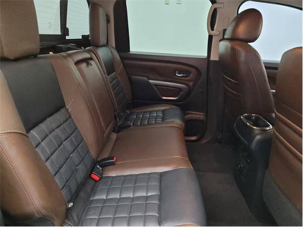 2017 Nissan Titan Crew Cab Platinum Reserve 5.5 ft - truck (Nissan Titan Black)