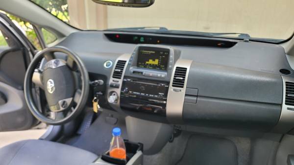 08 Toyota Prius with Nav, 143k 49mpg - $8,400 (Anaheim Hills)