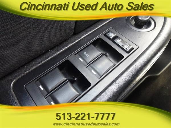 2013 Chrysler 200 Touring  2.4L I4 FWD - $6,495