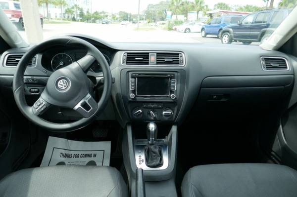 2012 Volkswagen Jetta SE 4dr Sedan 6A w/ Convenience and Sunroof - $8,995