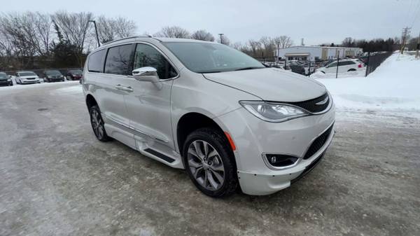 2020 Chrysler Pacifica Limited with 32K miles. 1 Year  Warranty! - $39,915 (Jordan)
