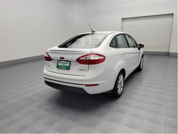 2019 Ford Fiesta SE - sedan (Ford Fiesta White)