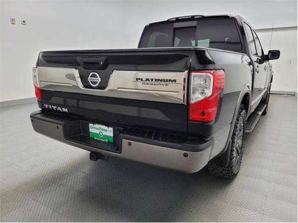 2017 Nissan Titan Crew Cab Platinum Reserve 5.5 ft - truck (Nissan Titan Black)