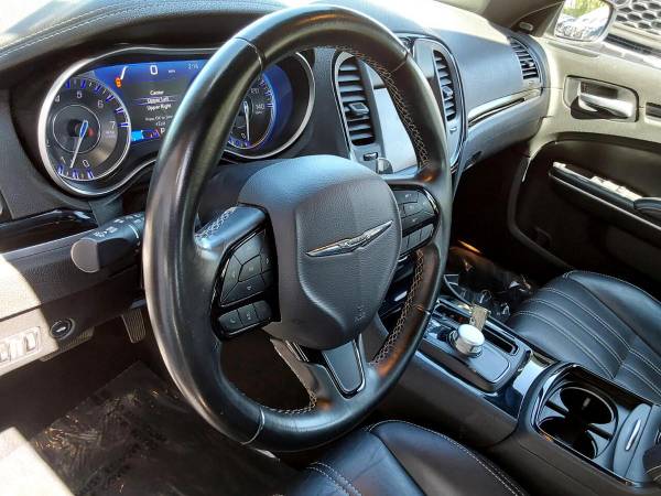 2021 Chrysler 300 S - $29,500 (+ GUARANTEED APPROVAL! 615 AUTO SALES)