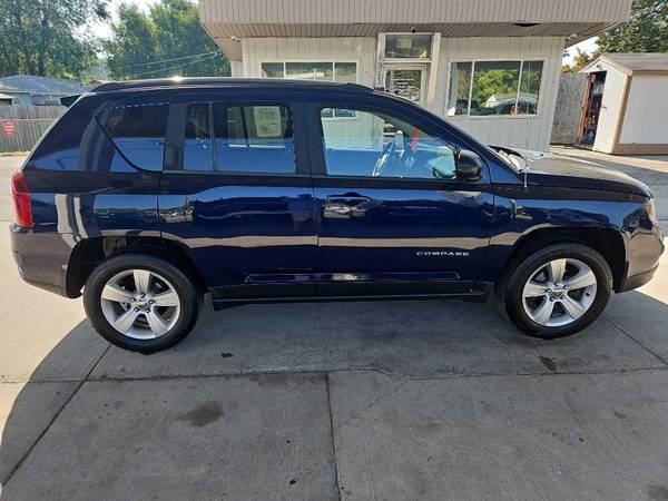 2015 JEEP COMPASS SPORT EZ FINANCING AVAILABLE - $9,988 (+ See Matt Taylor at Springfield select autos)