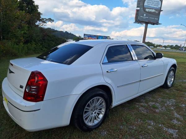 2010 Chrysler 300 4dr Sdn Touring RWD Fleet (Airport Auto Sales)