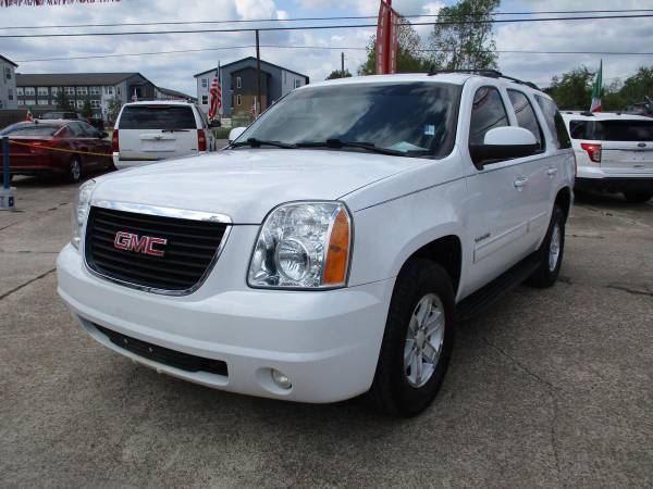 2011 GMC YUKON SUV 4-DR - SE HABLA ESPANOL (+ WE HAVE FINANCING APPROVALS FOR ALL CREDIT TYPES!)