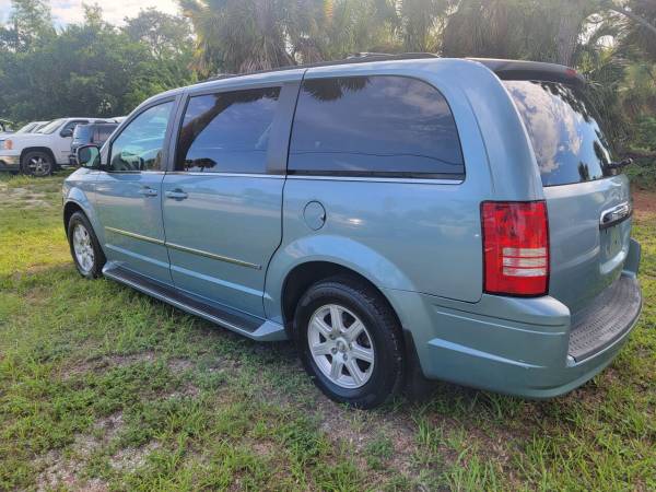 2010 Chrysler Town and Country Touring 4dr Mini Van Minivan - $77 (Est. payment OAC†)