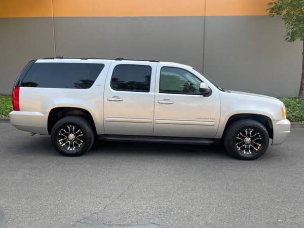 2013 GMC YUKON XL SLT 4WD 4DR 1500 3RD ROW SEATING/CLEAN CARFAX - $12,995