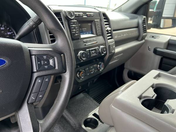 2019 Ford Super Duty F-350 DRW XL 4WD Crew Cab 8' Box - $46,900