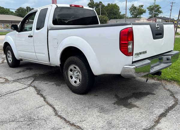 2012 Nissan Frontier SV I4 King Cab 2WD - $5,900 (Dexter, MO)