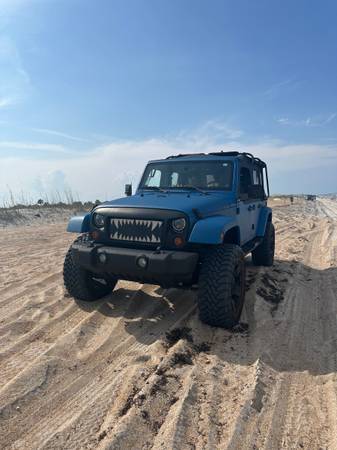 2009 Jeep Unlimited Rubicon- LOW MILES - $20,000 (St. Augustine)