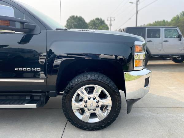 2019 Chevrolet Silverado 2500 LTZ Crew Cab 4WD SWB - $48,900 (WE DELIVER ANYWHERE)