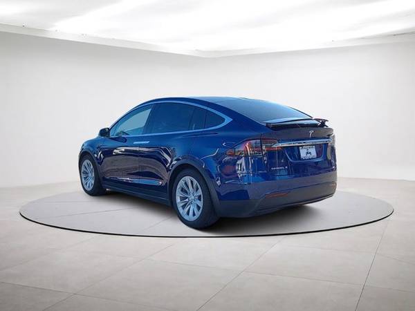 2017 Tesla Model X 75D AWD (Tesla Model X SUV)