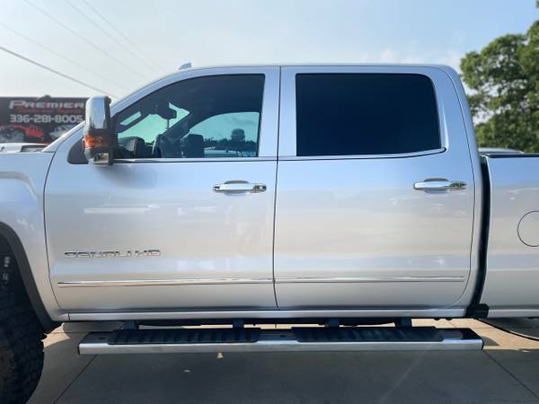 2019 GMC Sierra 2500 Denali Crew Cab 4WD - $54,900 (WE DELIVER ANYWHERE)