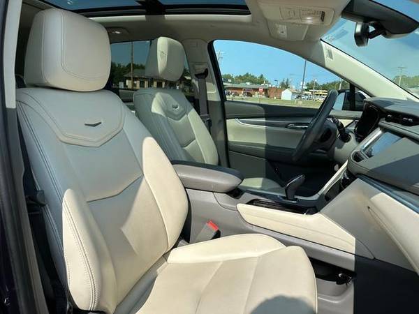 2017 Cadillac XT5 Luxury AWD - $23,998 (Mora)
