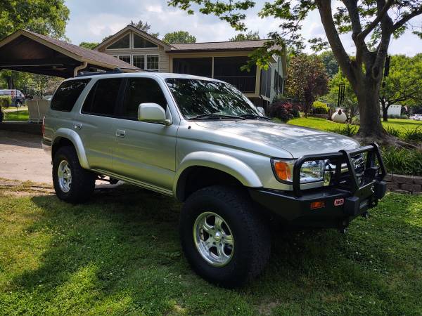 2002 Toyota 4Runner 4x4 SR5 - $18,500 (Wilson Co.)