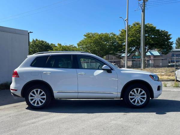 2014 Volkswagen Touareg 4dr 3.6L Sport - $19,869