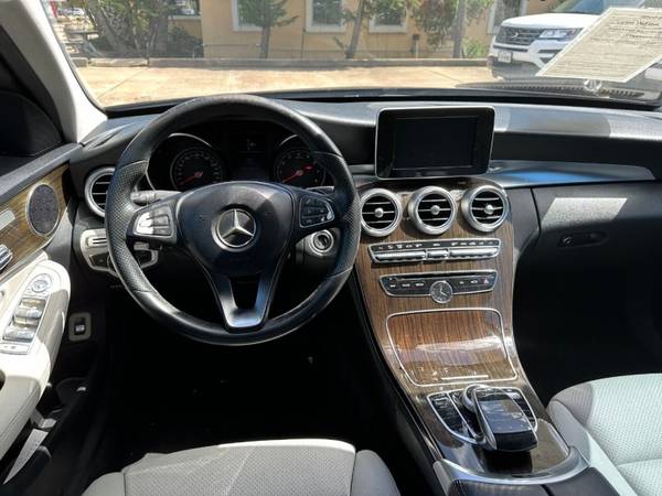 2015 Mercedes-Benz C-Class C 300 4dr Sedan - $18,900 (houston)