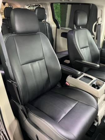 2016 Chrysler Town & Country Mini Van Touring-L Anniversary Edition Passenger Va - $16,991 (Trade Guru)