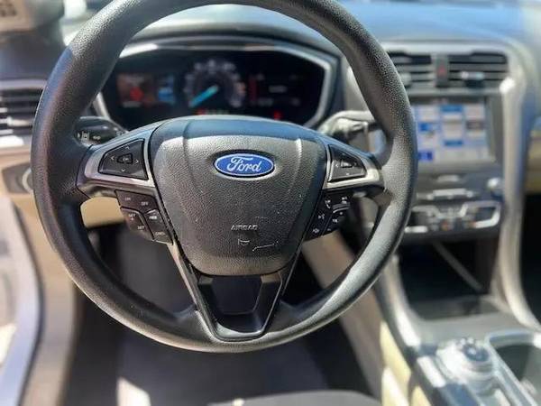 2019 Ford Fusion SE Sedan 4D (_Ford_ _Fusion_ _Sedan_)