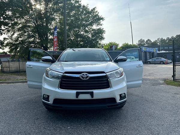 2016 Toyota Highlander XLE PRICED TO SELL! - $18,999 (2604 Teletec Plaza Rd. Wake Forest, NC 27587)