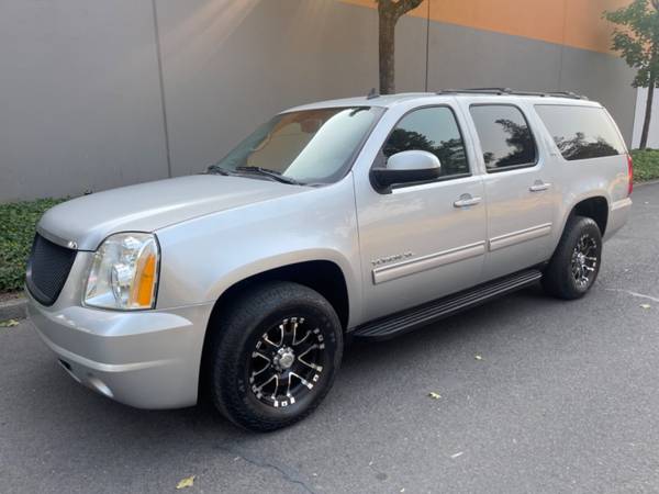 2013 GMC YUKON XL SLT 4WD 4DR 1500 3RD ROW SEATING/CLEAN CARFAX - $12,995