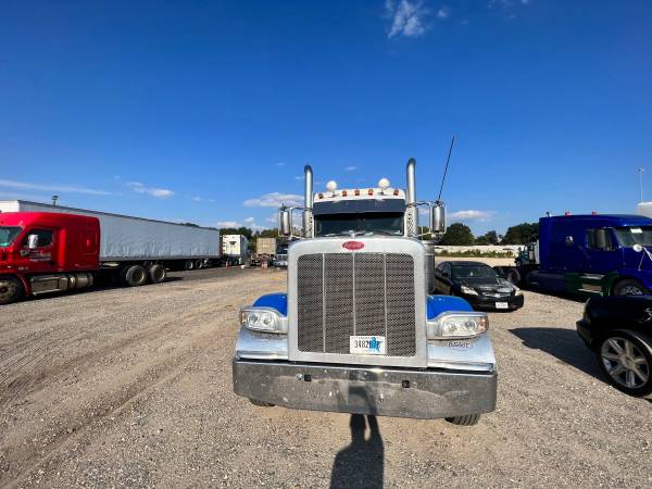 261k miles 2019 Peterbilt 389 - $135,000 (Shreveport)