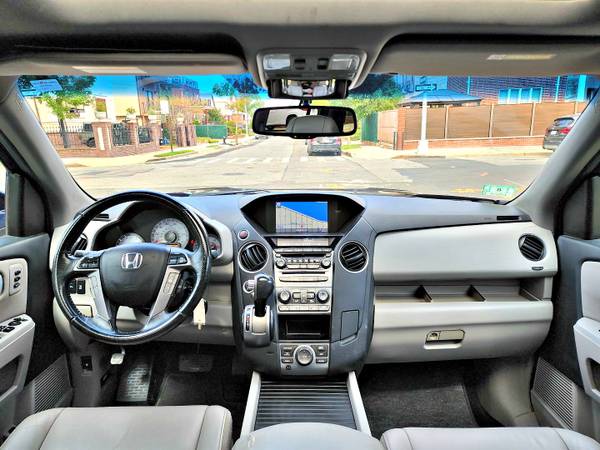 2012 Honda Pilot Touring AWD - 3 Row 8 Pass, Navi, Backup Cam, CARFAX - $10,995 (Coney Island, Brooklyn)