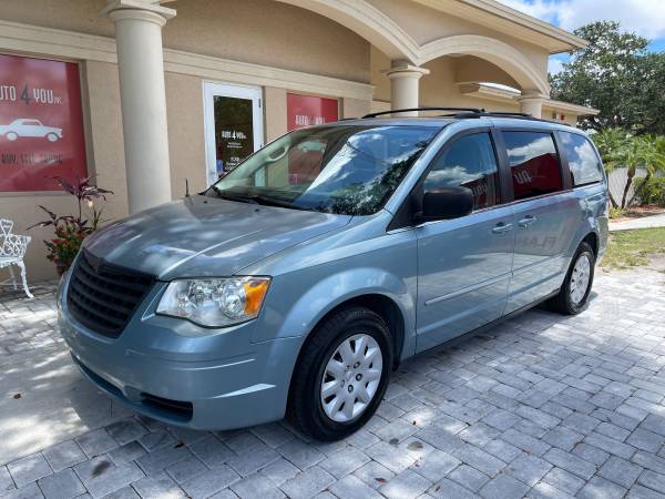 2010 Chrysler Town and Country ~ $700 Down ~ Warranty ~ Auto4you - $8,900 (5350 McIntosh rd Sarasota fl 34233)