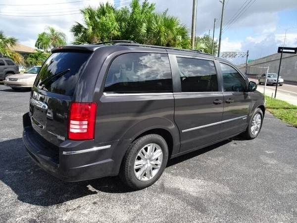 2010 Chrysler Town and Country Touring 4dr Mini Van 7275187811 - $6,500 (Largo)
