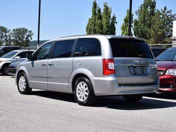 2014 Chrysler Town & Country Touring - Leather, Backup Cam, DVD Player - $19,995 (IN-House Financing Available in Port Coquitlam)