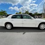 2004 LINCOLN TOWN-CAR " SIGNATURE" COLLECTOR QUALITY, LIKE NEW!! - $5,100 (Homestead)