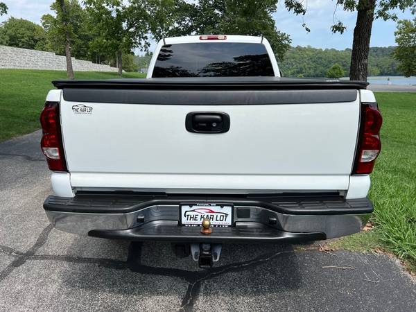 2004 Chevy Silverado 3500 Crew Cab 4WD SRW 8.1 - $22,900 (Forsyth, MO)