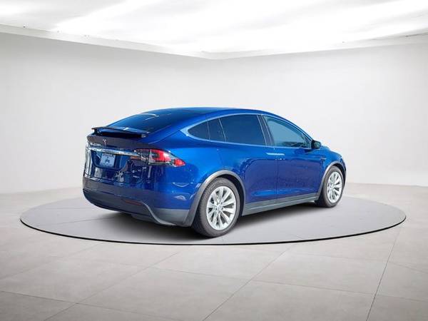 2017 Tesla Model X 75D AWD (Tesla Model X SUV)