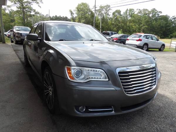 2011 Chrysler 300 Limited RWD - $7,988 (39466)