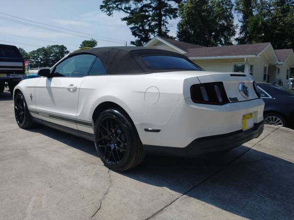 2010 *Ford* *Mustang *2dr Convertible V6* WHITE - $10,450 (Carsmart Auto Sales /carsmartmotors.com)