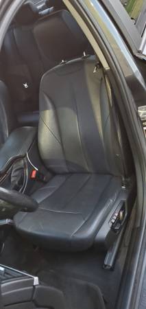 2014 BMW 328i x-drive AWD w/151k: 23/32 mpg, sunroof, NEW TIRES - $8,900 (Bowling Green)