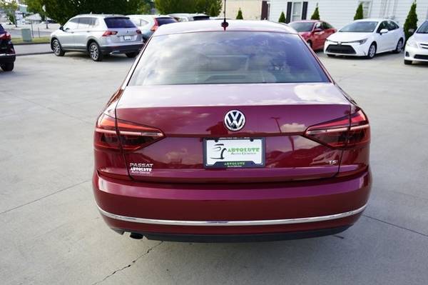 2012 Volkswagen Jetta Sedan SE PZEV - $10,999