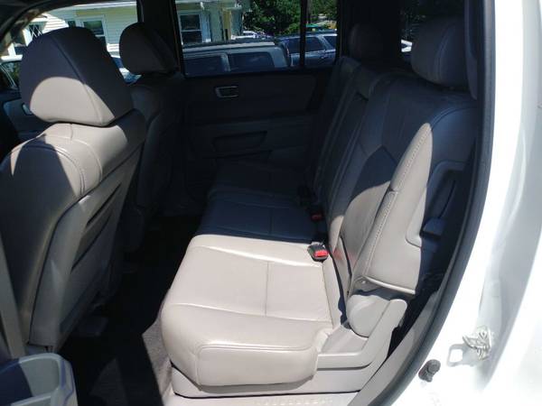 2011 *Honda* *Pilot *4WD loaded with warranty - $8,990 (Carsmart Auto Sales /carsmartmotors.com)