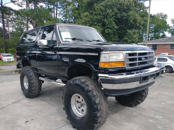 1993 *Ford* *Bronco - OPEN LABOR DAY - $17,800 (Carsmart Auto Sales /carsmartmotors.com)
