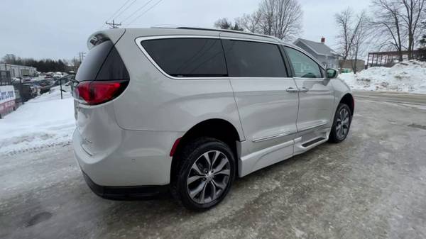 2020 Chrysler Pacifica Limited with 32K miles. 1 Year  Warranty! - $39,915 (Jordan)