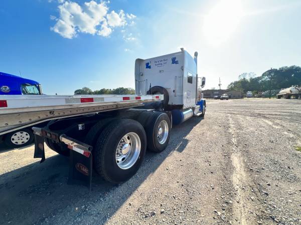 261k miles 2019 Peterbilt 389 - $135,000 (Shreveport)