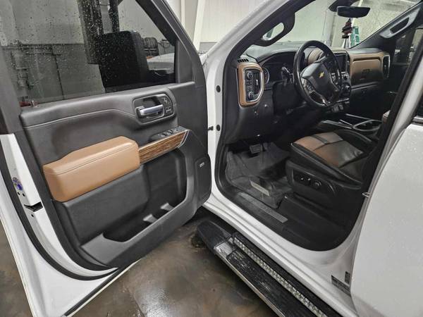 2020 Chevy Silverado 3500HD High Country Dually 4x4 L5P Diesel - $41,000 (Romulus)
