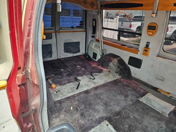 1998 Chevrolet Express G1500 Cargo - $4,500 (wilmington)