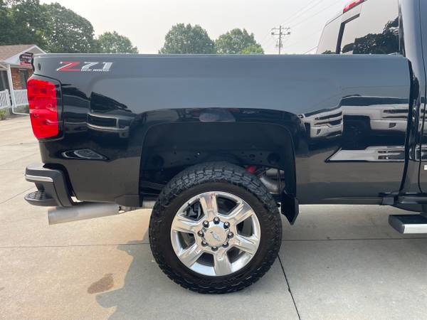 2019 Chevrolet Silverado 2500 LTZ Crew Cab 4WD SWB - $48,900 (WE DELIVER ANYWHERE)