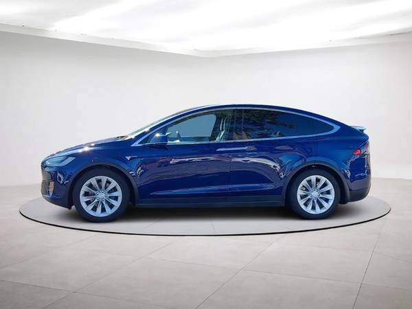 2017 Tesla Model X 75D AWD (Tesla Model X SUV)