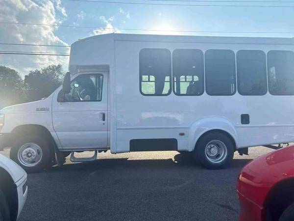 2010 Ford E350 Super Duty Cutaway - On the Road Pricing! - $15500.00